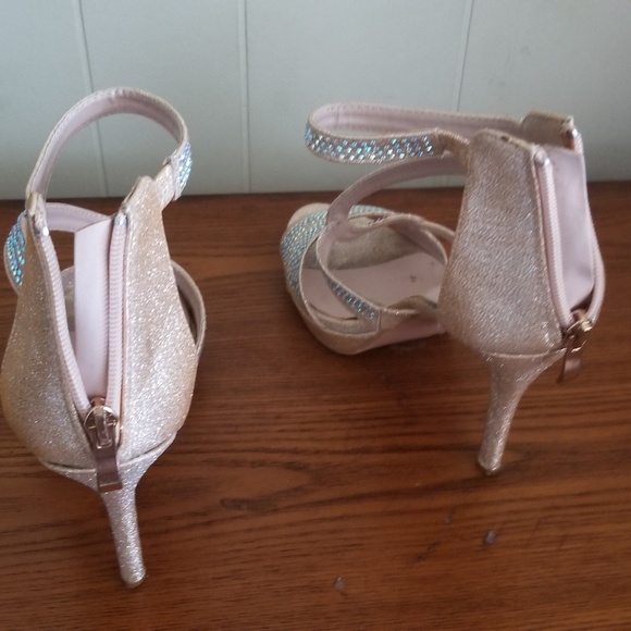 Heels - Picture 2 of 3